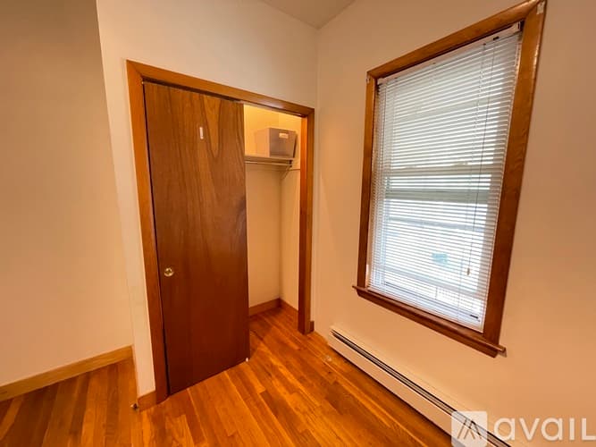 Somerville Apartment: 38 Craigie Street