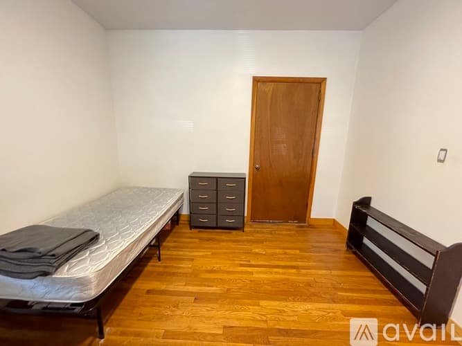 Somerville Apartment: 38 Craigie Street