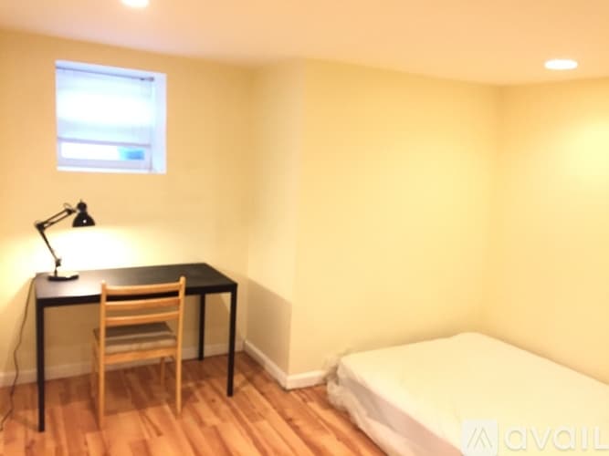 Somerville Apartment: 38 Craigie Street