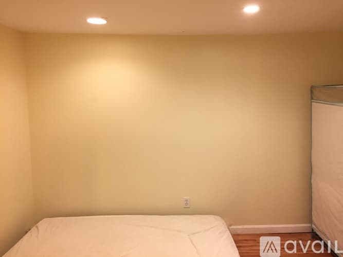 Somerville Apartment: 38 Craigie Street