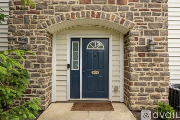 Columbus House: 3953 Rue De Brittany