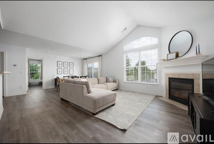 Columbus House: 3953 Rue De Brittany