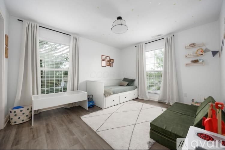 Columbus House: 3953 Rue De Brittany