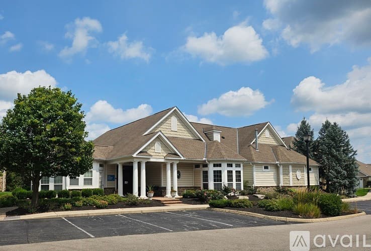 Columbus House: 3953 Rue De Brittany