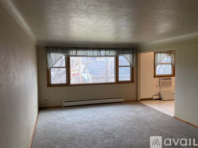 Saint Paul Apartment: 903 Oakdale Avenue
