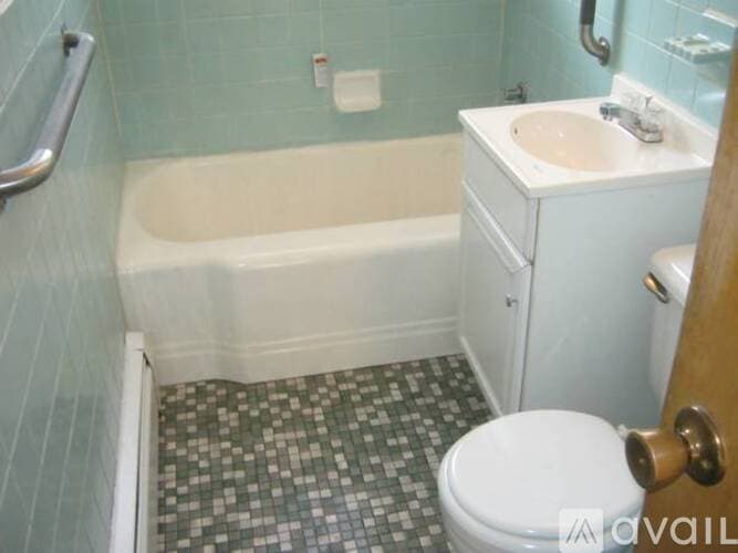 Saint Paul Apartment: 903 Oakdale Avenue