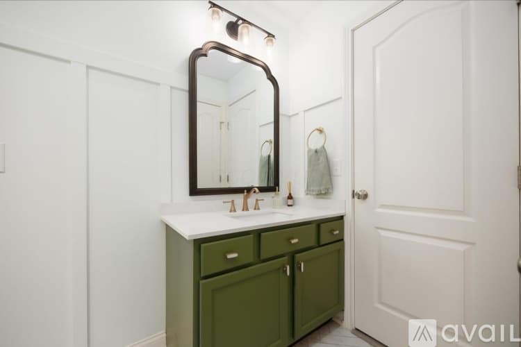 Columbus House: 3953 Rue De Brittany
