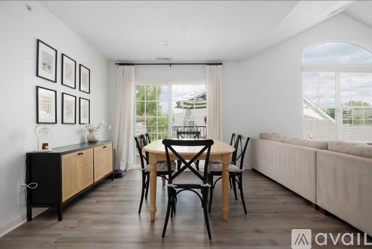 Columbus House: 3953 Rue De Brittany