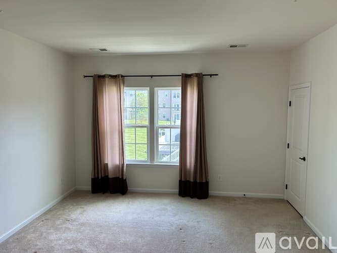 York Townhome: 1280 Rannoch Ln