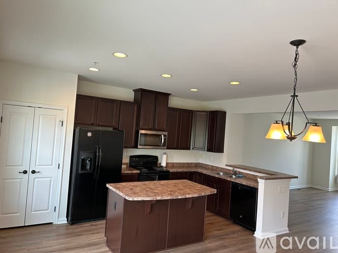 York Townhome: 1280 Rannoch Ln