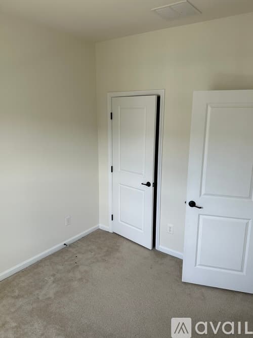 York Townhome: 1280 Rannoch Ln