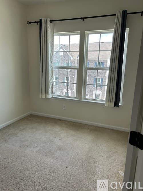 York Townhome: 1280 Rannoch Ln
