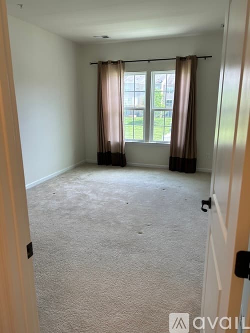 York Townhome: 1280 Rannoch Ln