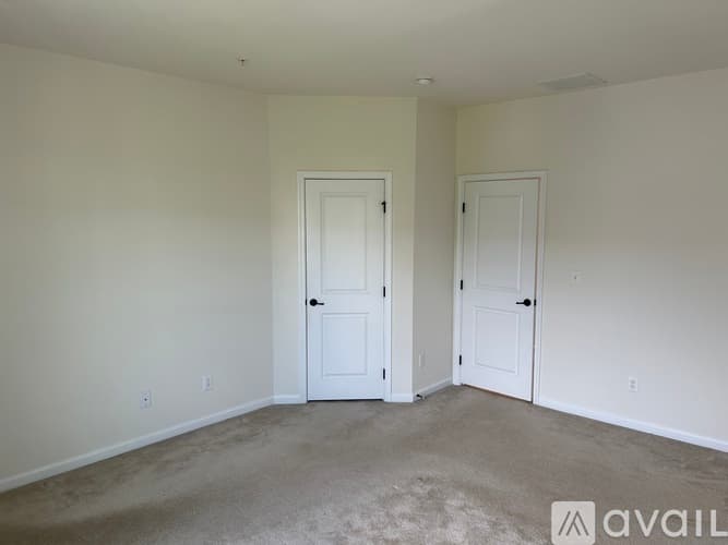 York Townhome: 1280 Rannoch Ln