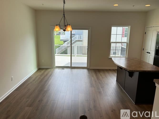 York Townhome: 1280 Rannoch Ln