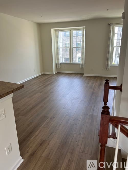 York Townhome: 1280 Rannoch Ln