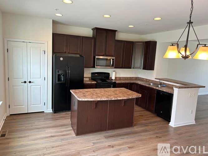 York Townhome: 1280 Rannoch Ln