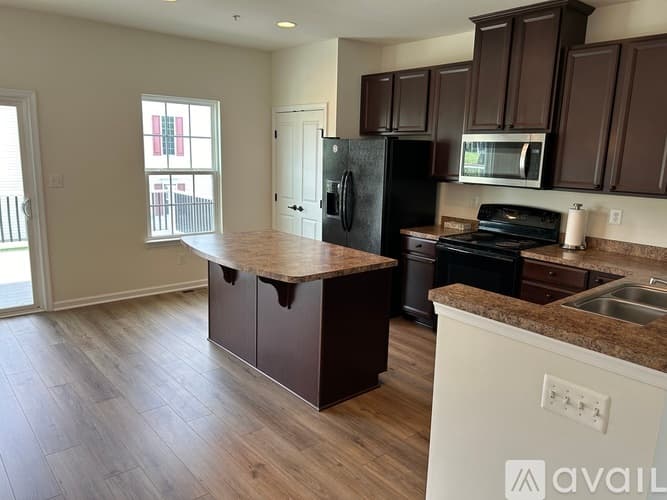 York Townhome: 1280 Rannoch Ln