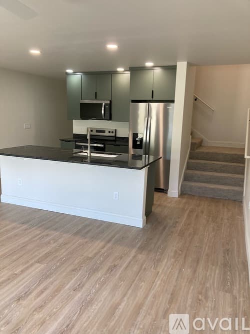 Washington Townhome: 6 NE 14th St