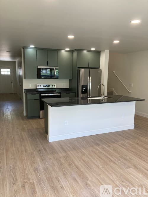 Washington Townhome: 6 NE 14th St
