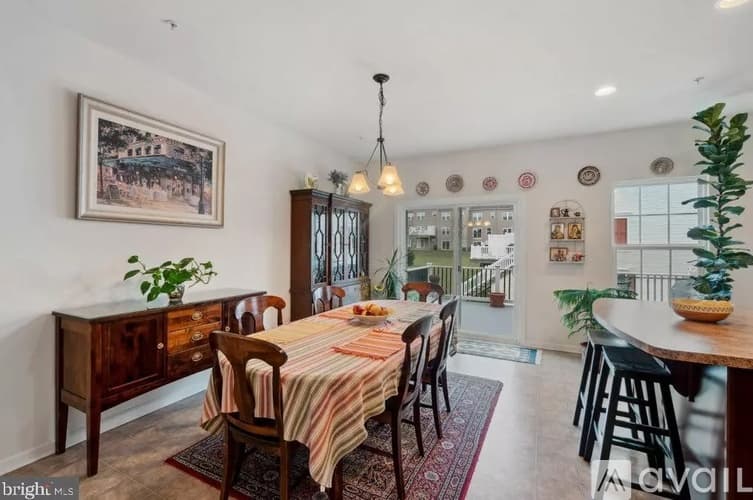 York Townhome: 1280 Rannoch Ln