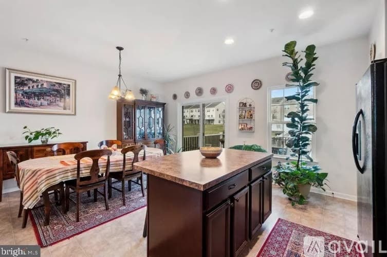 York Townhome: 1280 Rannoch Ln