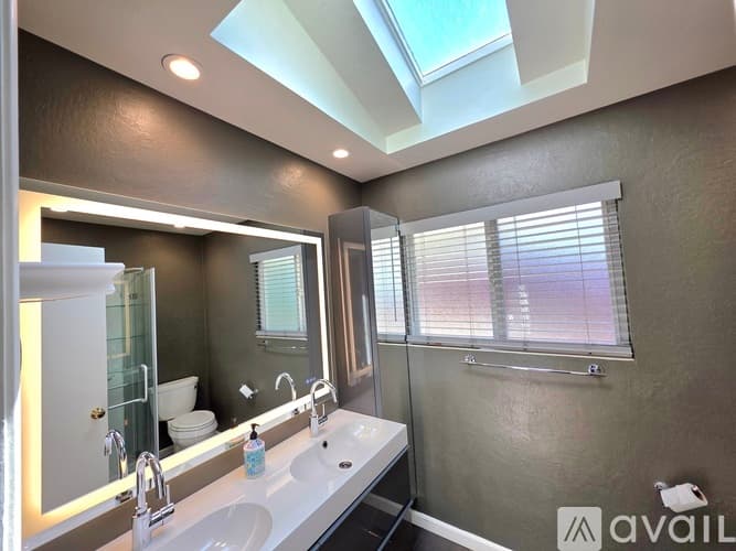 Moraga House: 29 Thorndale Place