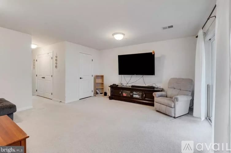 York Townhome: 1280 Rannoch Ln