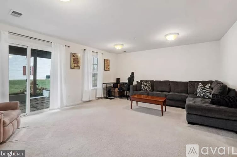 York Townhome: 1280 Rannoch Ln