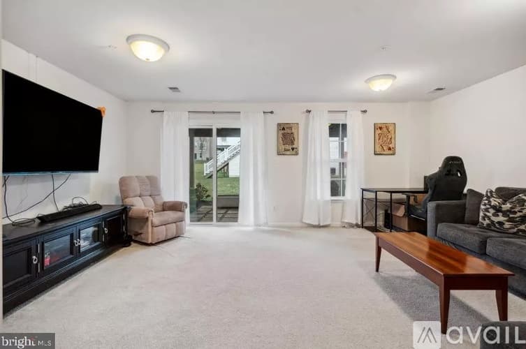 York Townhome: 1280 Rannoch Ln