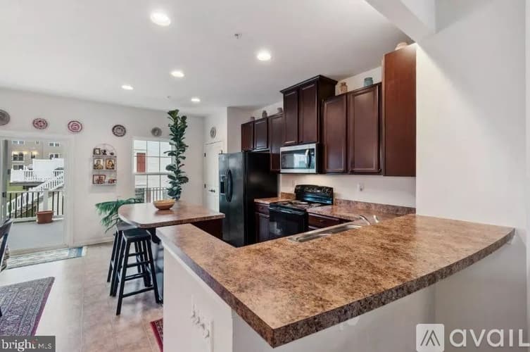 York Townhome: 1280 Rannoch Ln