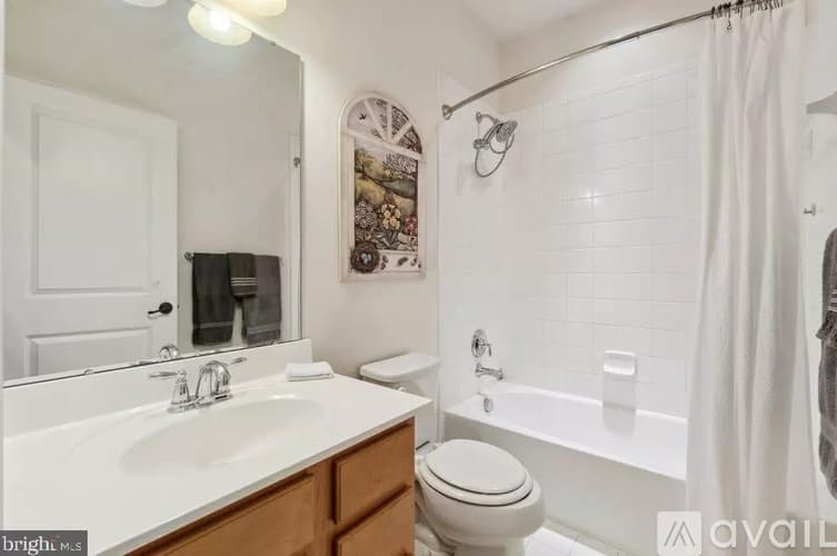 York Townhome: 1280 Rannoch Ln