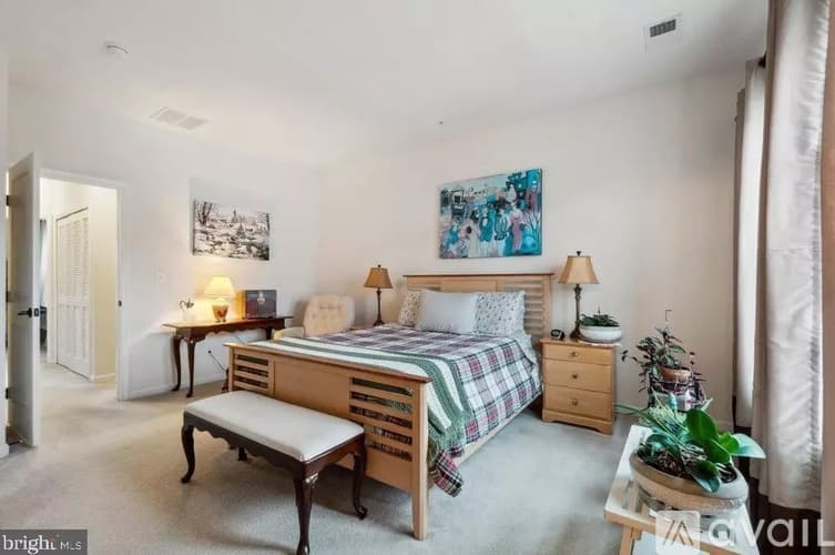 York Townhome: 1280 Rannoch Ln