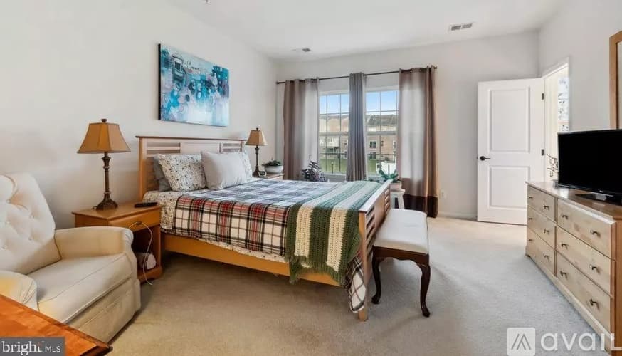 York Townhome: 1280 Rannoch Ln