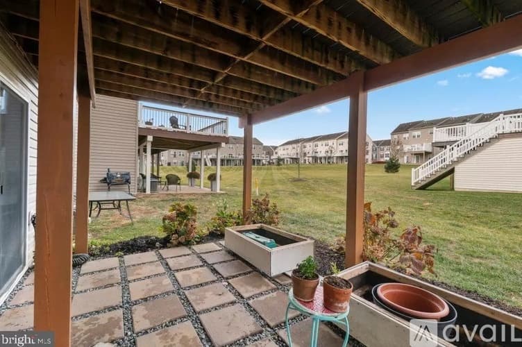 York Townhome: 1280 Rannoch Ln