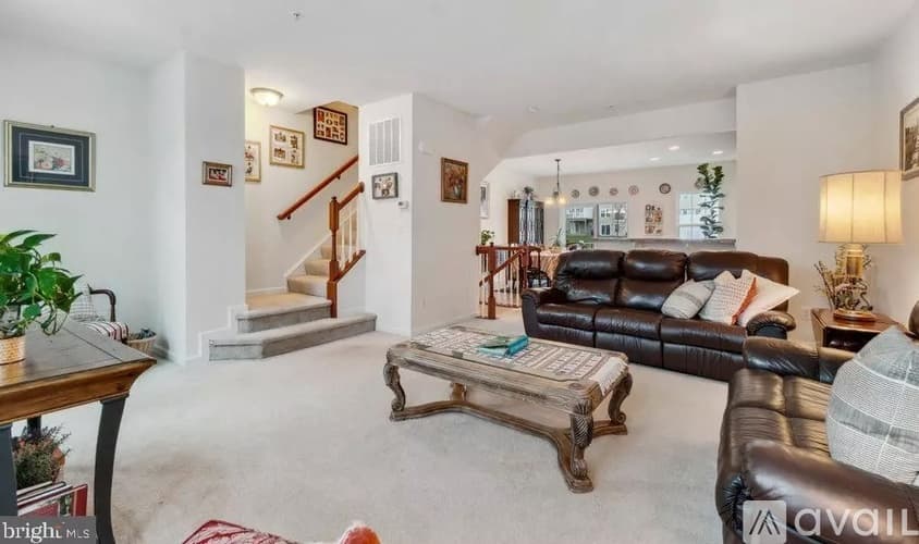 York Townhome: 1280 Rannoch Ln