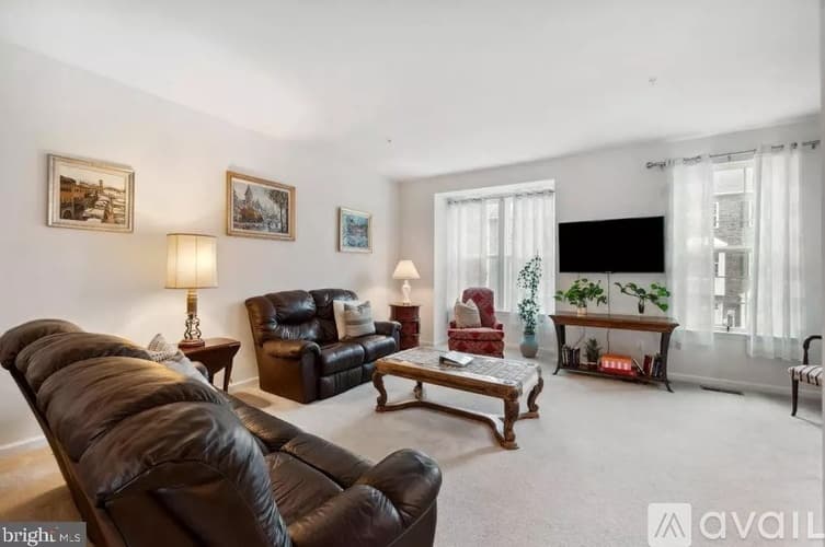 York Townhome: 1280 Rannoch Ln