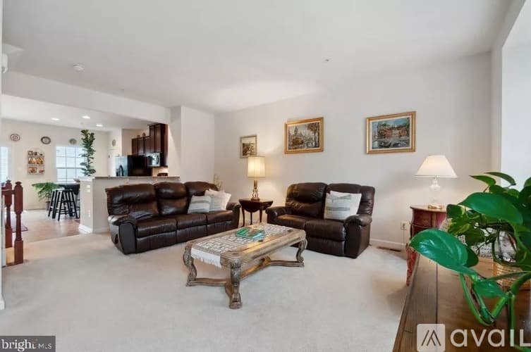 York Townhome: 1280 Rannoch Ln