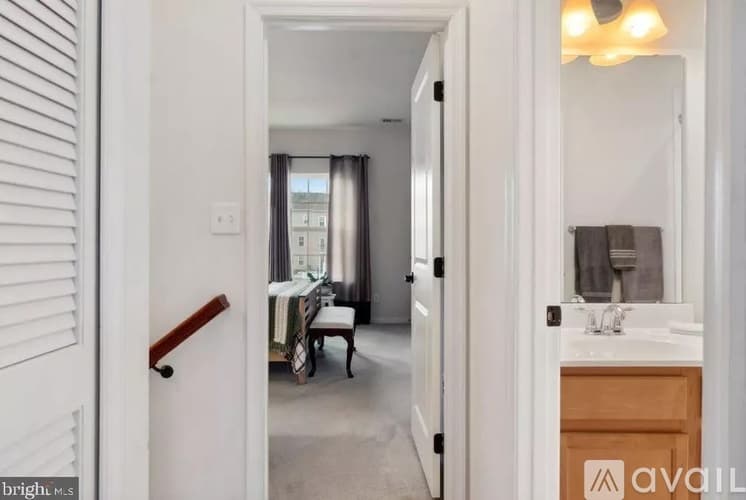 York Townhome: 1280 Rannoch Ln