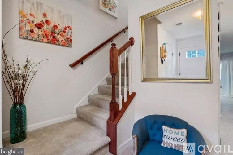 York Townhome: 1280 Rannoch Ln