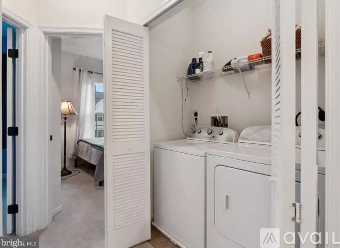 York Townhome: 1280 Rannoch Ln