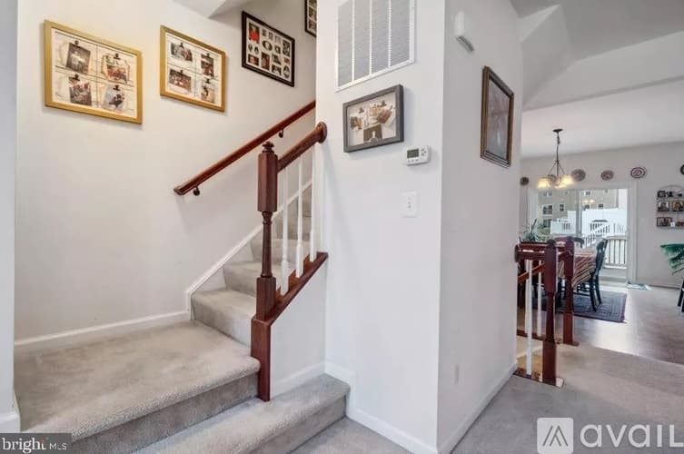 York Townhome: 1280 Rannoch Ln