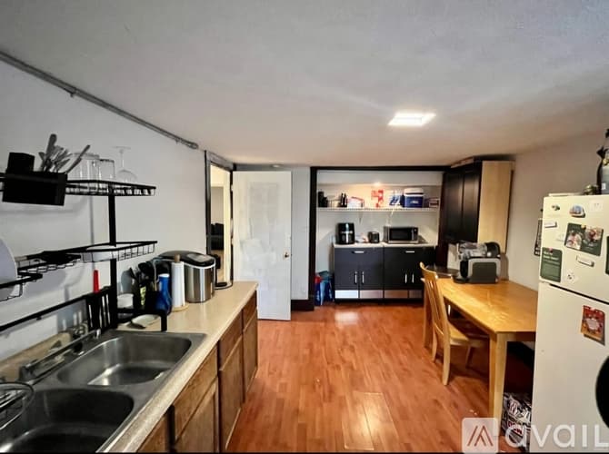 Lafayette Apartment: 715 North St