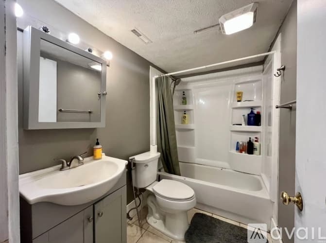 Lafayette Apartment: 715 North St