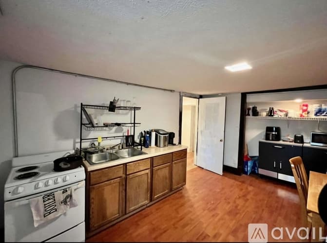Lafayette Apartment: 715 North St