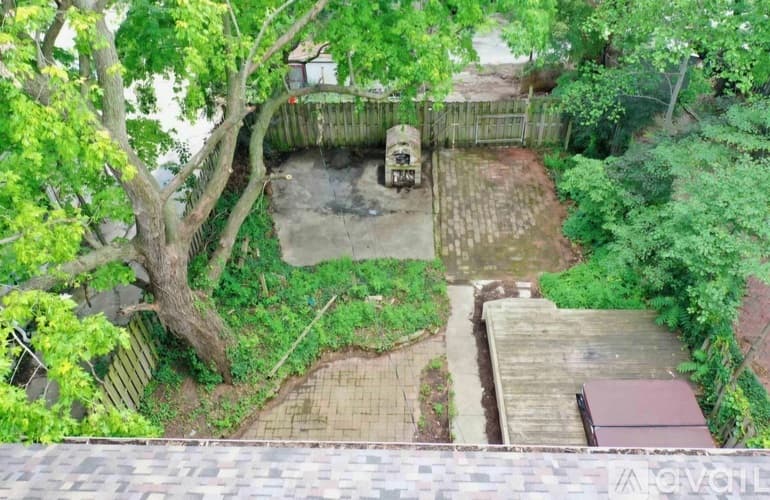 Lafayette Apartment: 715 North St
