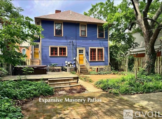 Lafayette Apartment: 715 North St