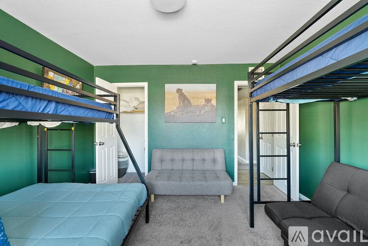 Phoenix House: 3231 East Cambridge Avenue