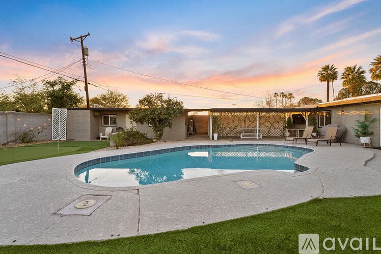 Phoenix House: 3231 East Cambridge Avenue