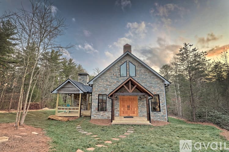 Clarkesville House: 4061 Old Historic U S 441